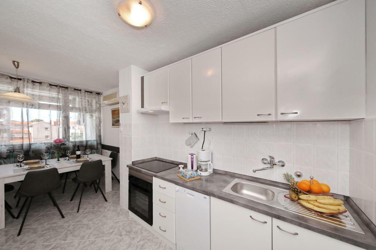 Apartman Lana In City Centre With Garage Zadar Exterior photo